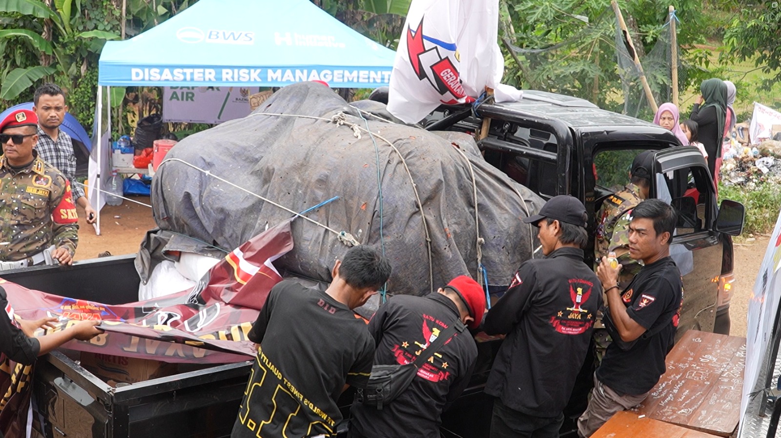 Cuaca Ekstrem di Sukabumi Picu Banjir Bandang dan Longsor, GRIB Jaya Salurkan Bantuan